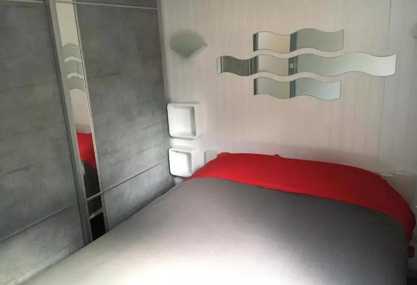 Chalet Orange Naturiste La Jenny