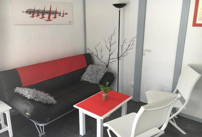 Chalet Orange Naturiste La Jenny