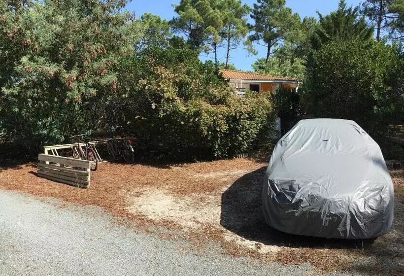 Chalet Orange Naturiste La Jenny