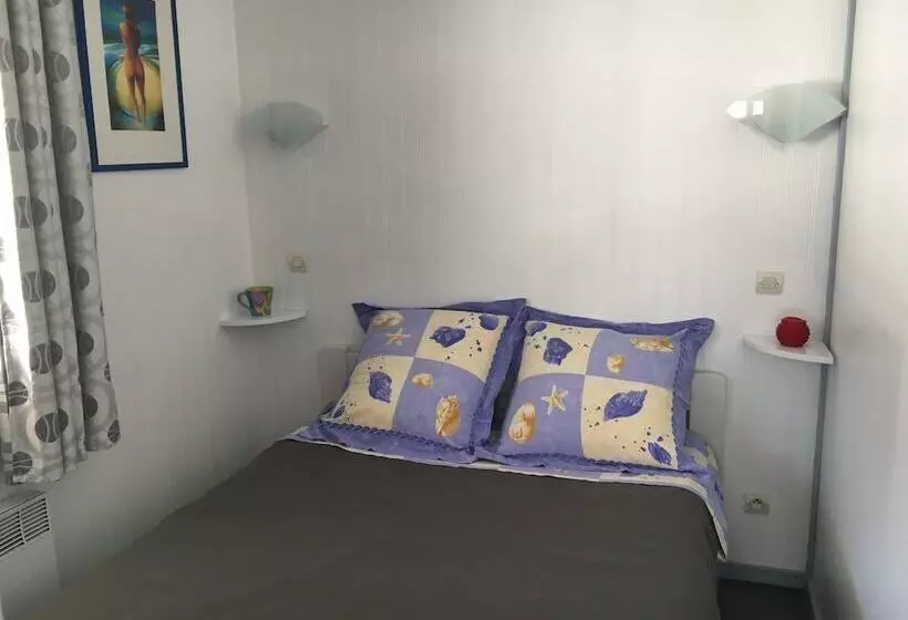 Chalet Orange Naturiste La Jenny