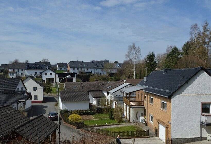 Cozy Apartment In Kerpen With Garden