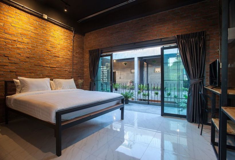 Отель 4marzo Naiharn Beach