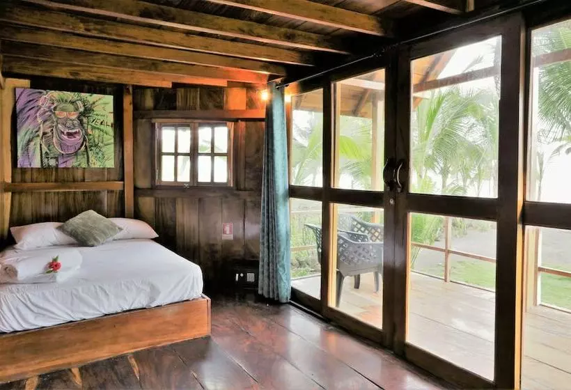 Boom Shiva Boutique Hotel & Restaurant