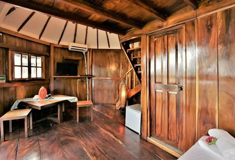 Boom Shiva Boutique Hotel & Restaurant