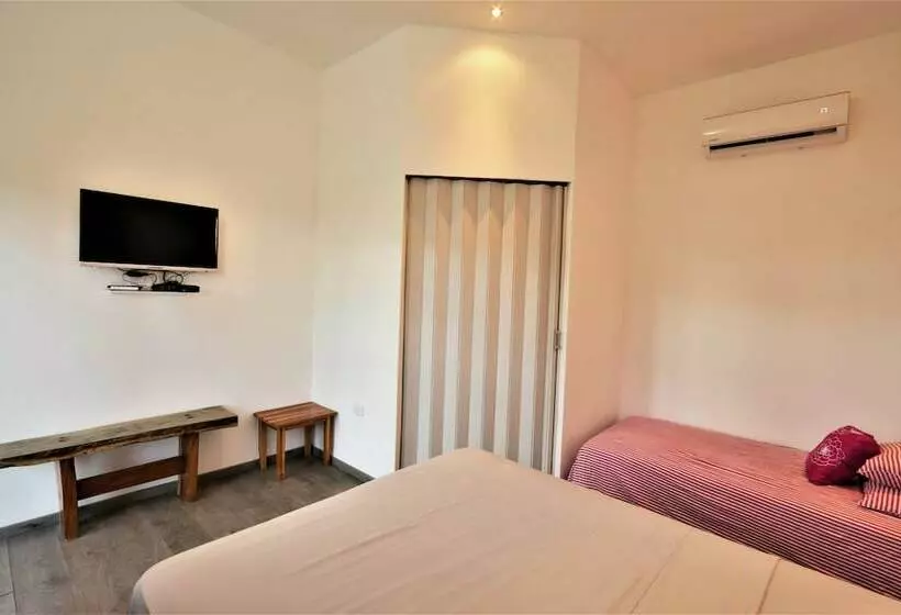 Boom Shiva Boutique Hotel & Restaurant