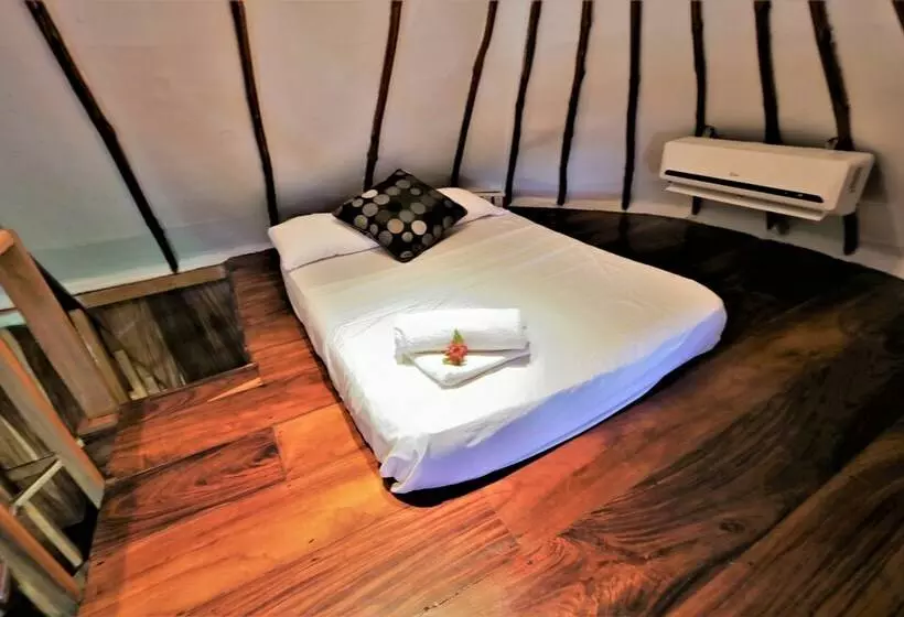 Boom Shiva Boutique Hotel & Restaurant