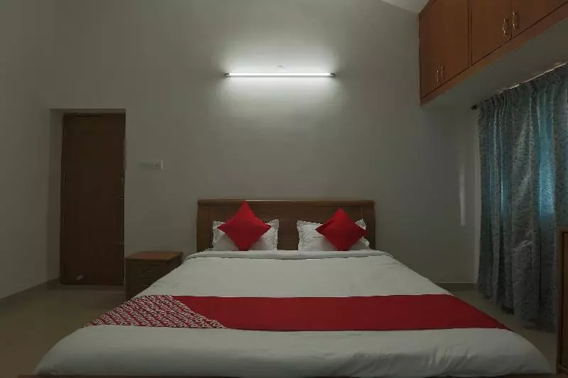 Hotelli Lmf Paradise Private Limited By Oyo Rooms