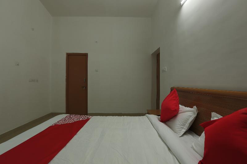 ホテル Lmf Paradise Private Limited By Oyo Rooms