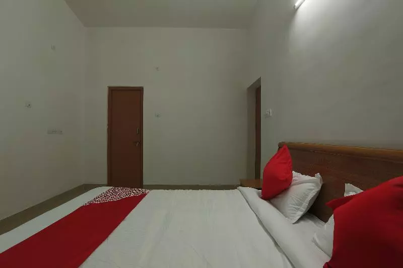 Hotelli Lmf Paradise Private Limited By Oyo Rooms