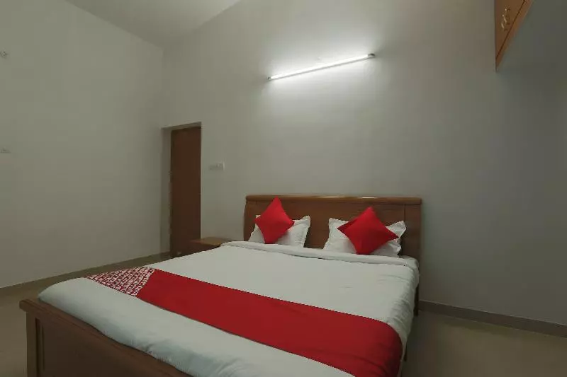 Hotelli Lmf Paradise Private Limited By Oyo Rooms