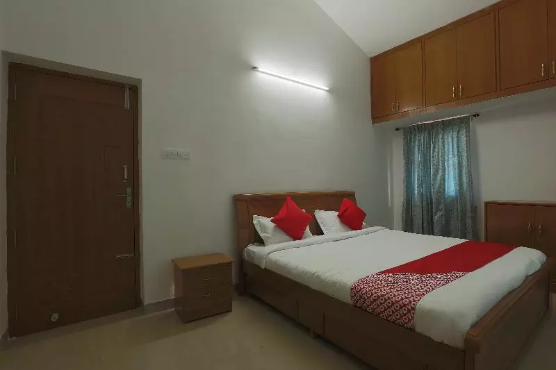 Hotelli Lmf Paradise Private Limited By Oyo Rooms