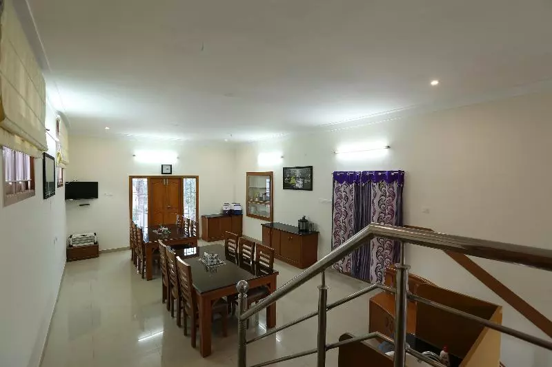 Hotelli Lmf Paradise Private Limited By Oyo Rooms