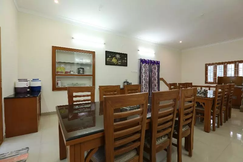 Hotelli Lmf Paradise Private Limited By Oyo Rooms