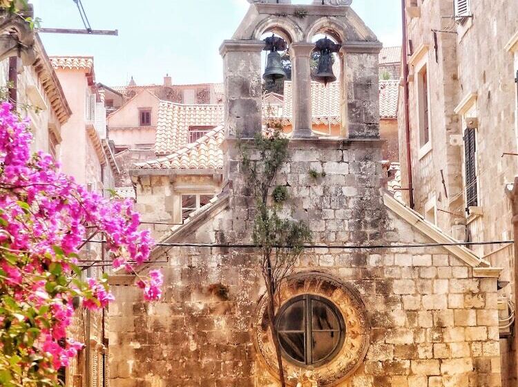 Heart Of The City Apartments