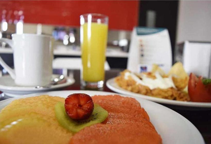 בית מלון כפרי Comfort Inn Mazatlan