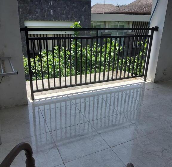 בית מלון כפרי Ketapang Guesthouse Echo Beach Canggu