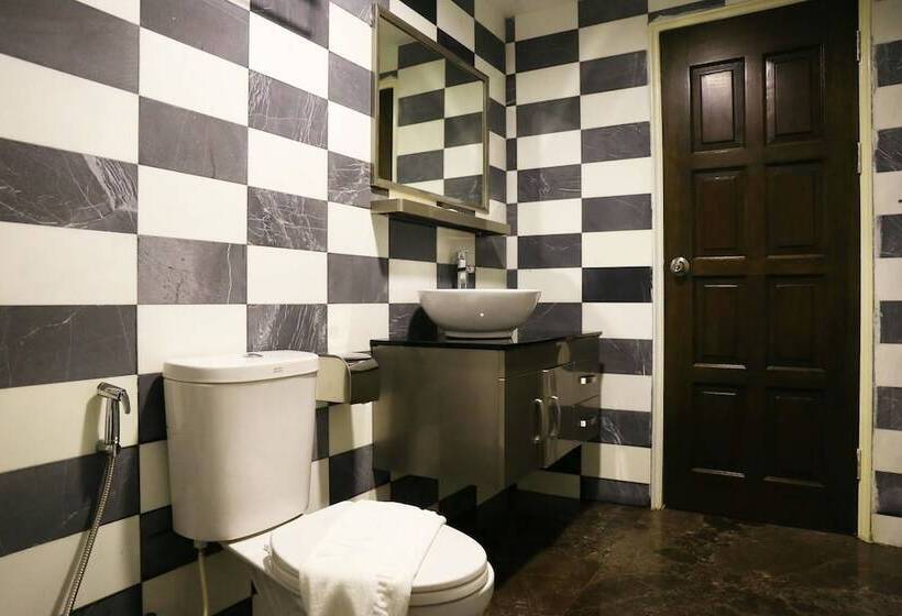 בית מלון כפרי M Village Hostel