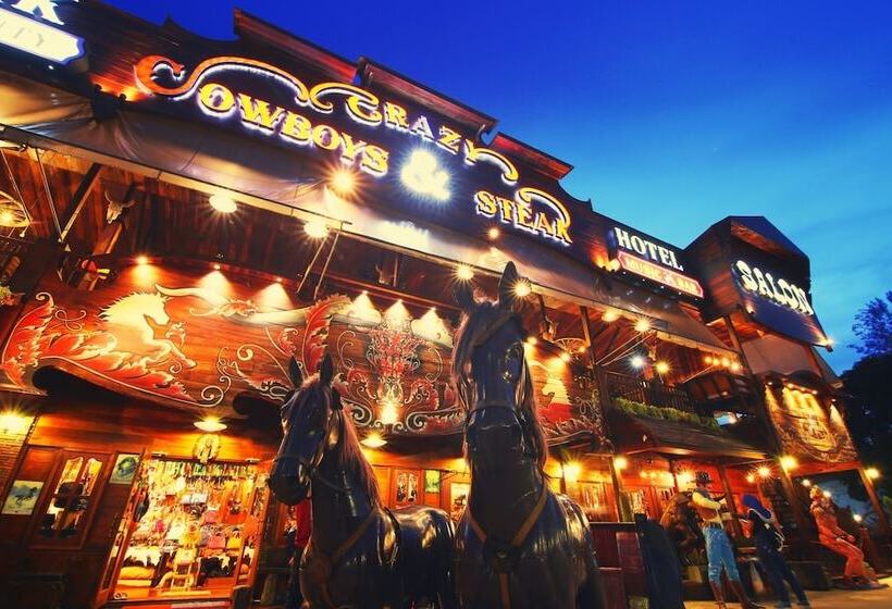 בית מלון כפרי M Village Hostel