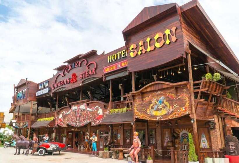 בית מלון כפרי M Village Hostel