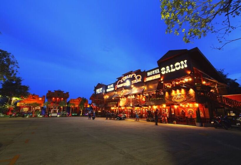 בית מלון כפרי M Village Hostel