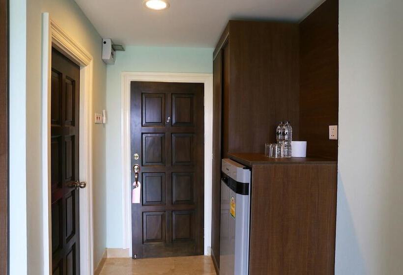 בית מלון כפרי M Village Hostel