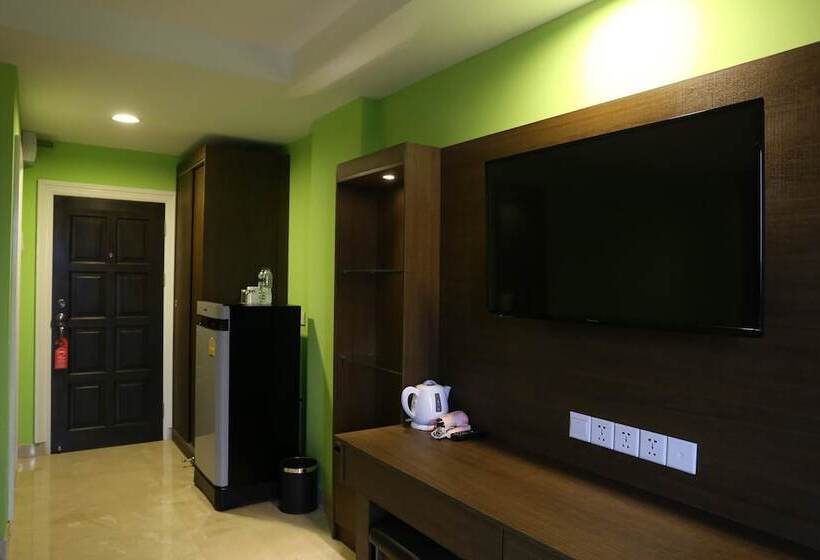 בית מלון כפרי M Village Hostel