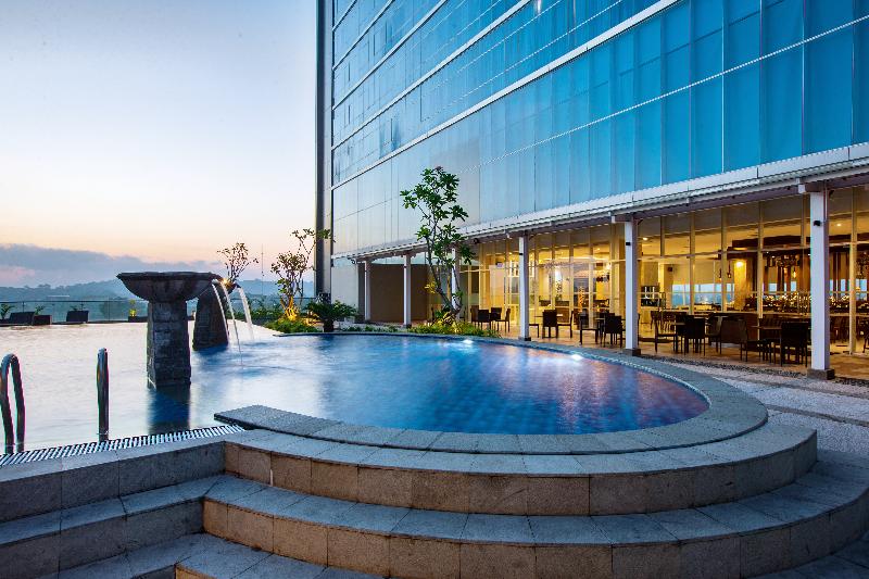 בית מלון כפרי Santika Gresik