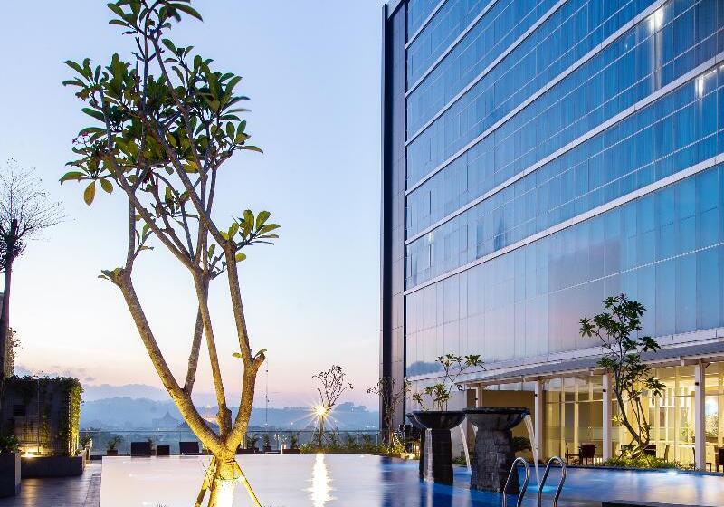 בית מלון כפרי Santika Gresik