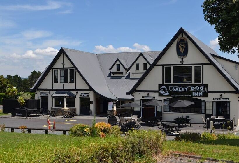 فندق Salty Dog Inn