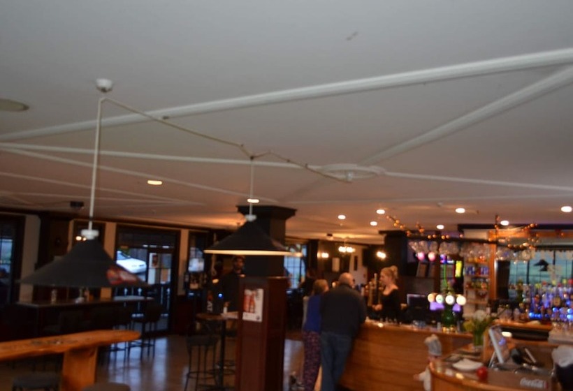 فندق Salty Dog Inn