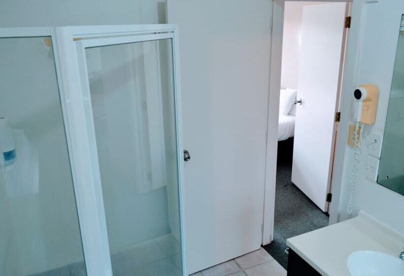 فندق Salty Dog Inn