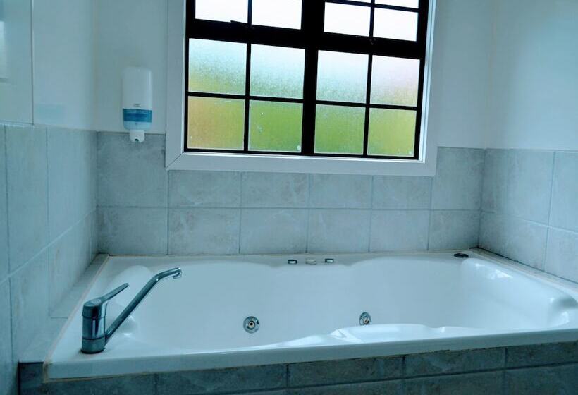 فندق Salty Dog Inn