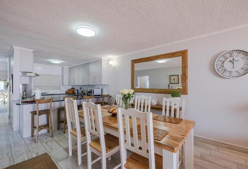 Jeffreys Bay Beach Accommodation