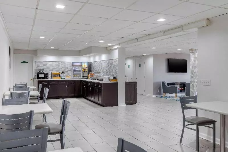 Suburban Extended Stay Hotel At The University