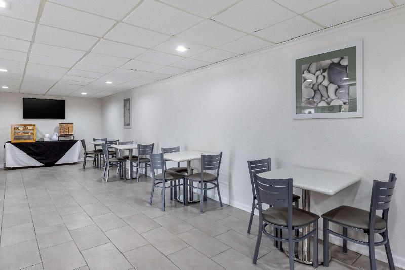 Suburban Extended Stay Hotel At The University