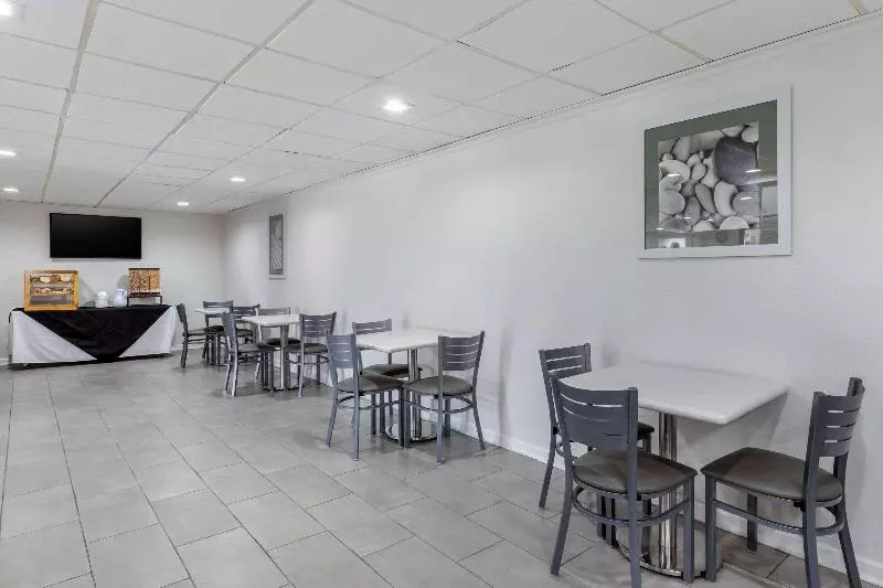 Suburban Extended Stay Hotel At The University