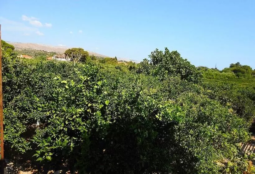 Hotelli Mouzaliko Guesthouse Mansion