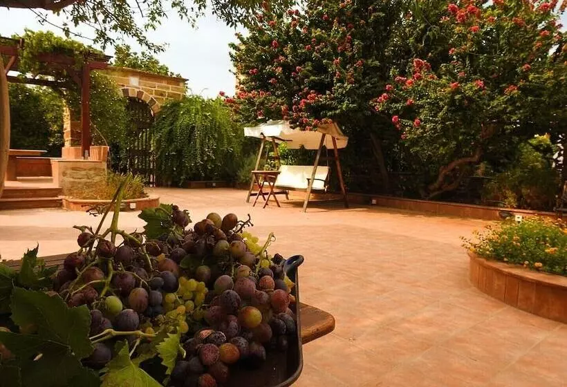 Hotelli Mouzaliko Guesthouse Mansion