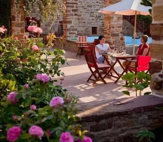 Hotelli Mouzaliko Guesthouse Mansion