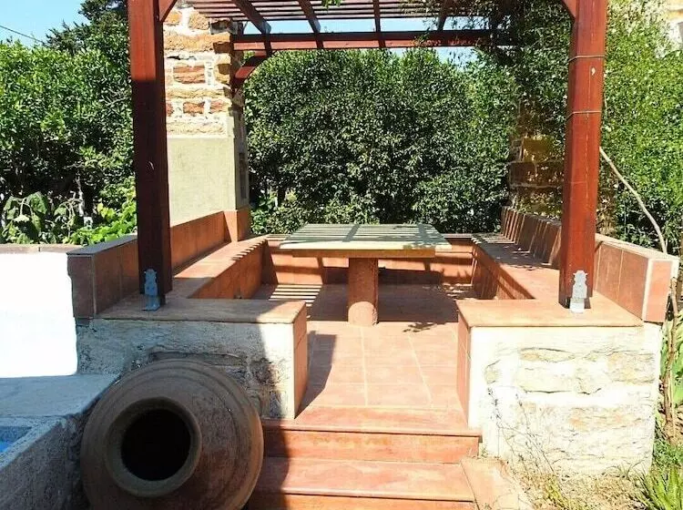Hotelli Mouzaliko Guesthouse Mansion