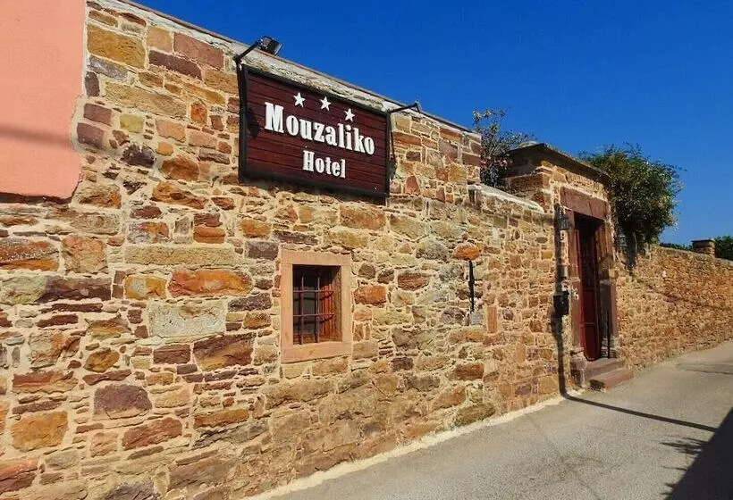 Hotelli Mouzaliko Guesthouse Mansion
