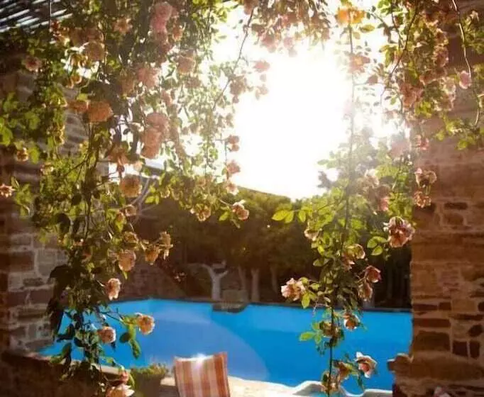 Hotelli Mouzaliko Guesthouse Mansion