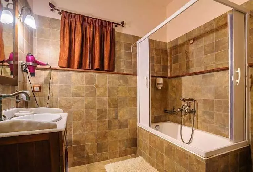 Hotelli Mouzaliko Guesthouse Mansion