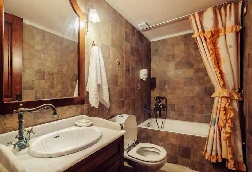 Hotelli Mouzaliko Guesthouse Mansion