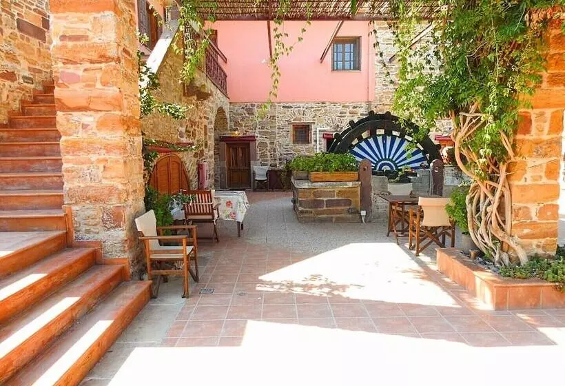 Hotelli Mouzaliko Guesthouse Mansion