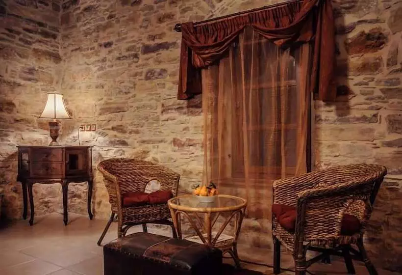 Hotelli Mouzaliko Guesthouse Mansion