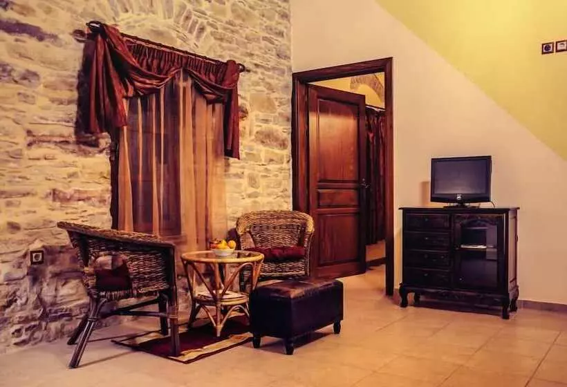 Hotelli Mouzaliko Guesthouse Mansion