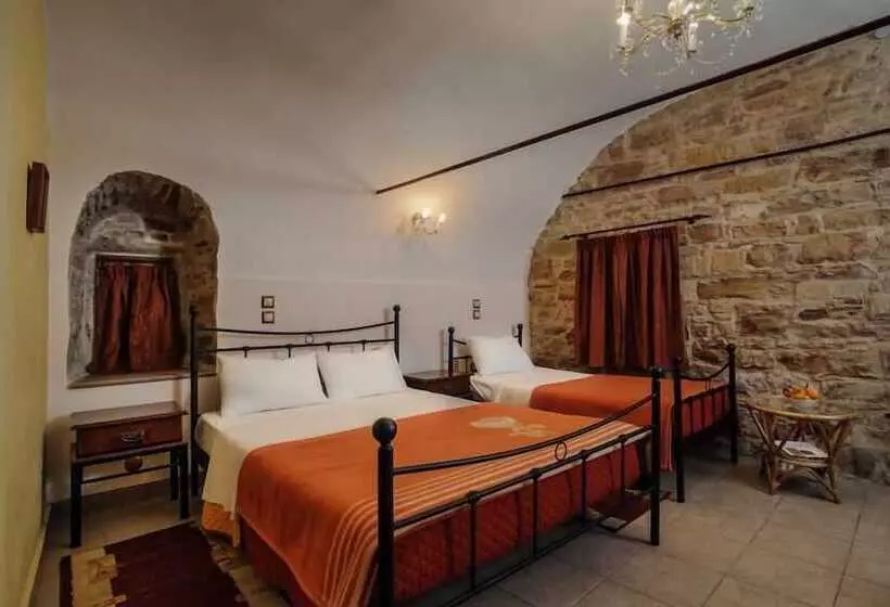 Hotelli Mouzaliko Guesthouse Mansion