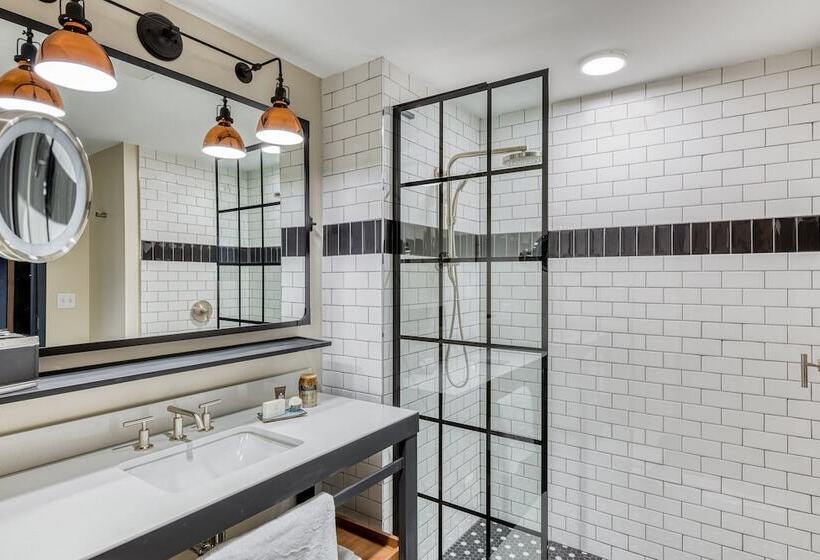 The Sessions Hotel, Bristol, A Tribute Portfolio