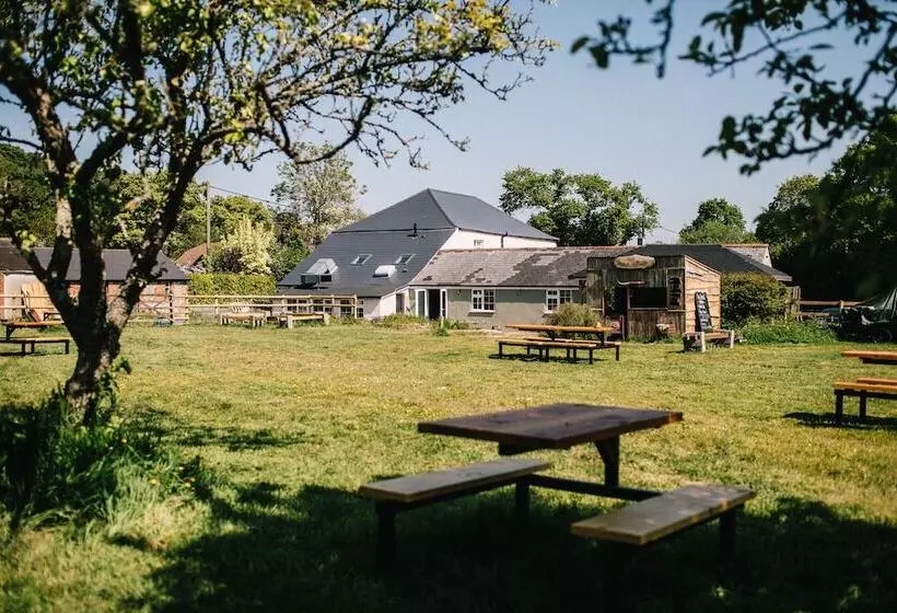 Gaggle Of Geese Pub   Shepherd Huts & Bell Tents